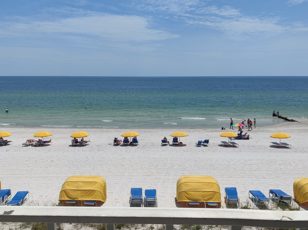 Shoreline Island Resort主图