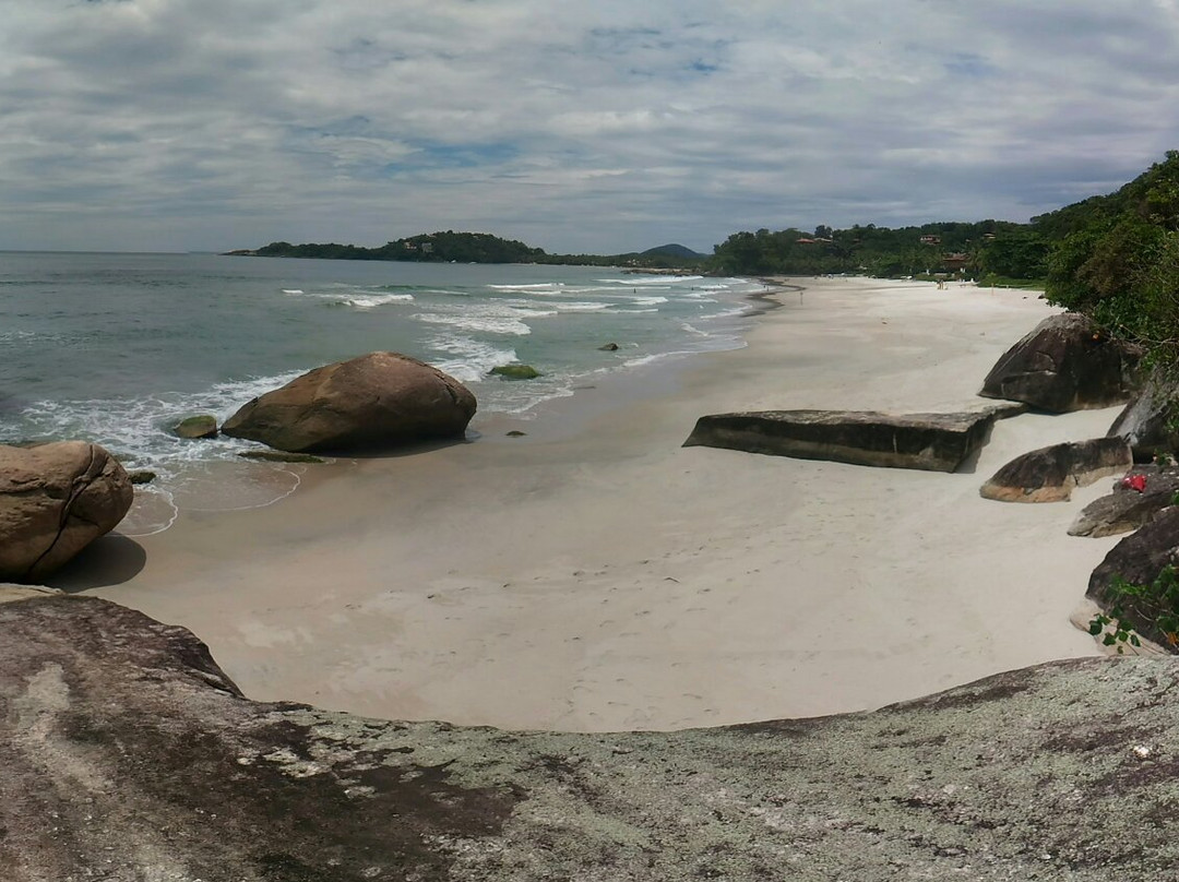 Praia do Pinheiro-瓜鲁雅必去景点