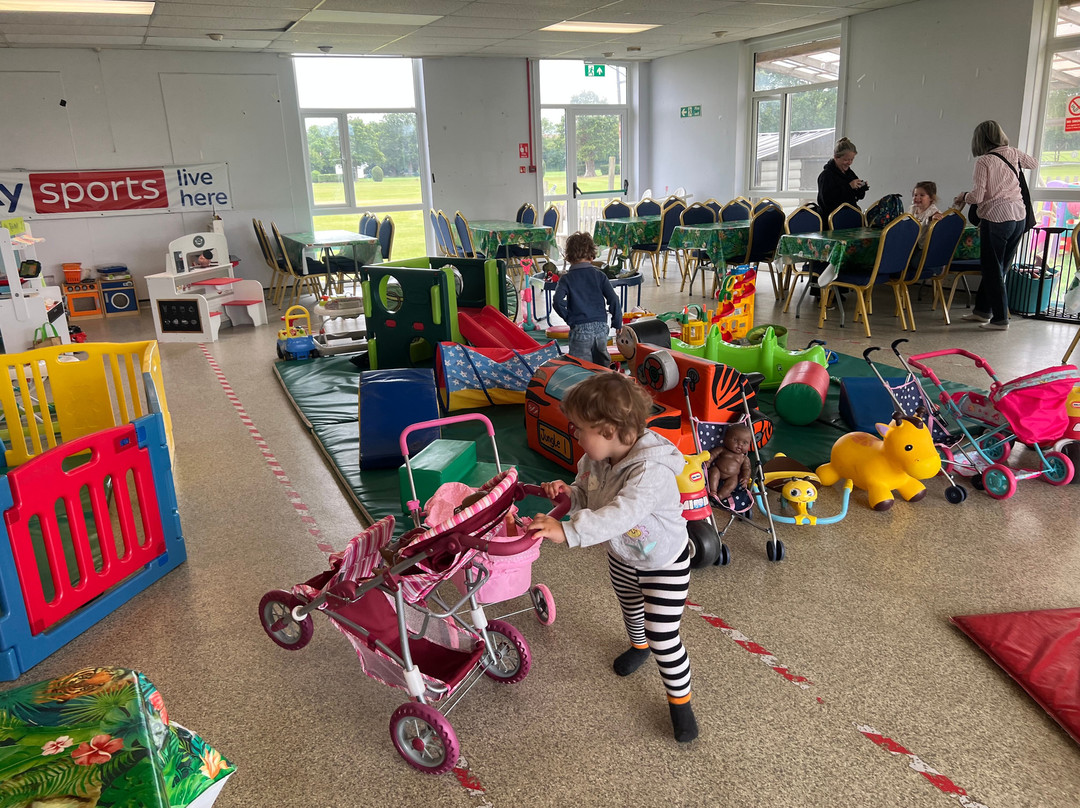 Cheeky Chimps Stay & play Cafe Ltd-East Molesey必去景点