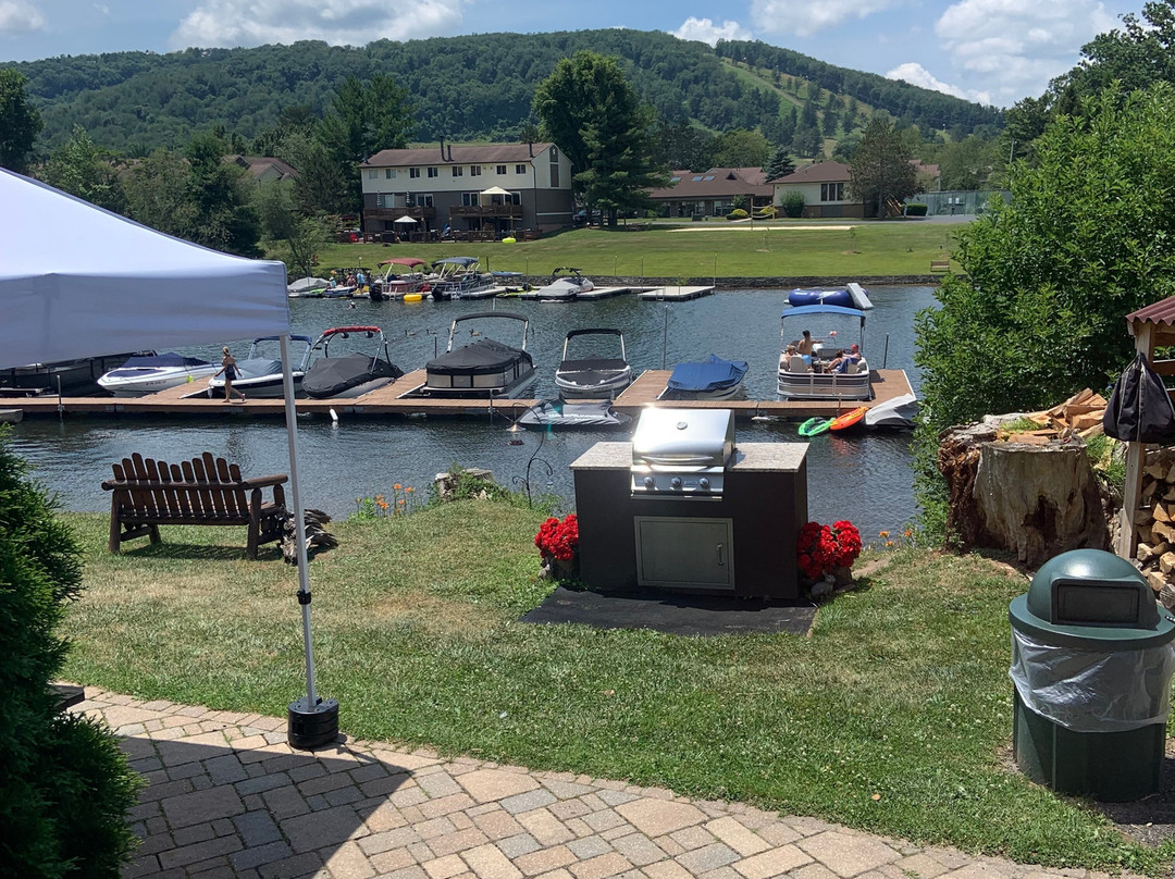 LakeFront Lodge主图