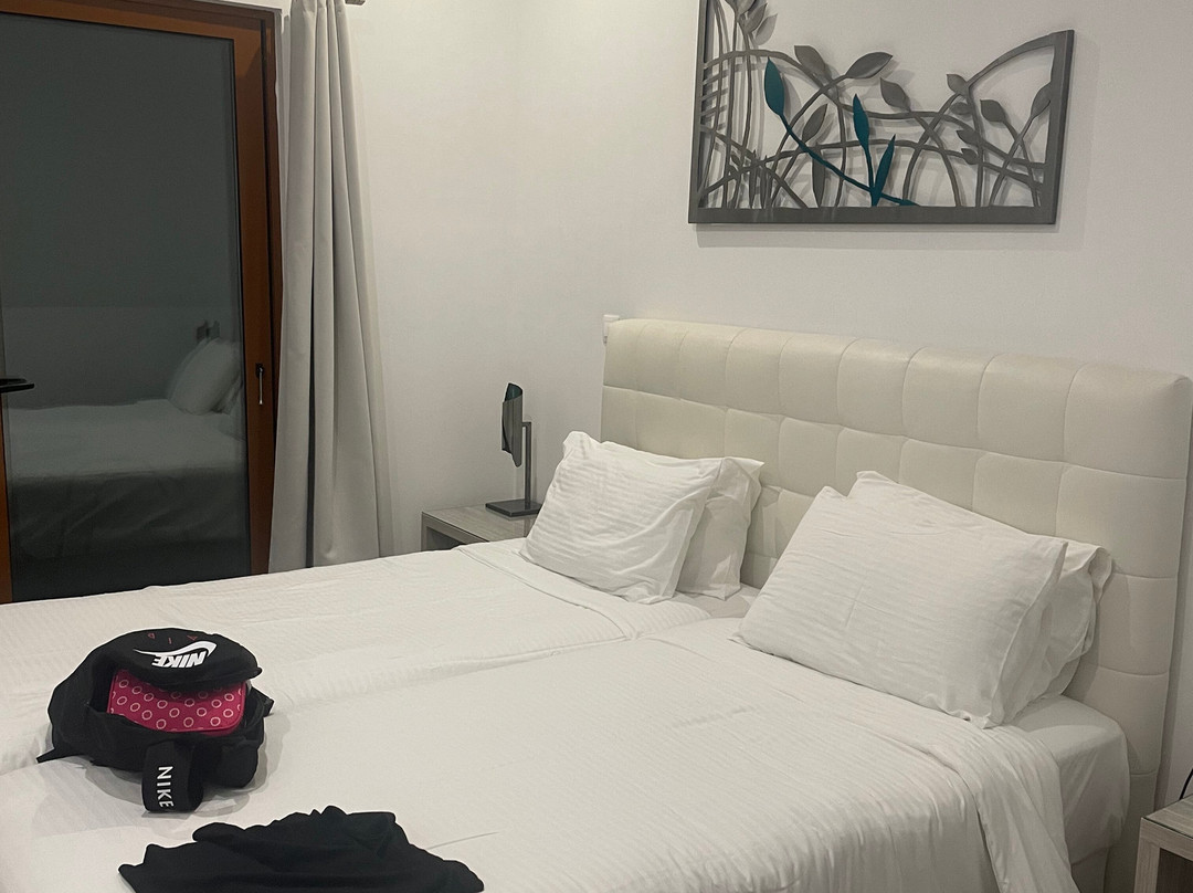 瓦连村酒店主图