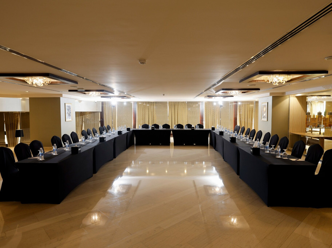 Babylon Rotana Hotel主图