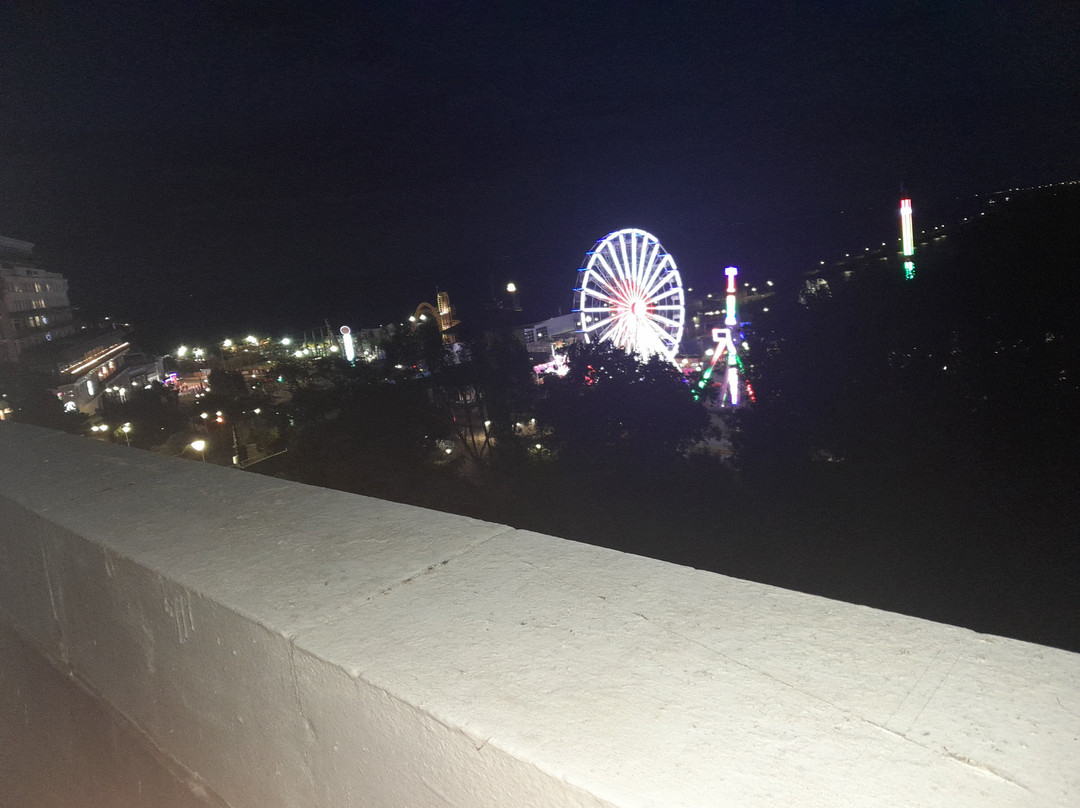 码头美景酒店主图