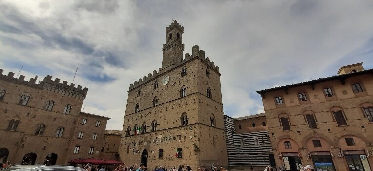 Piazza dei Priori-沃尔泰拉必去景点