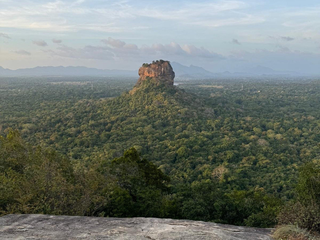 Pidurangala Royal Cave Temple-丹布拉必去景点