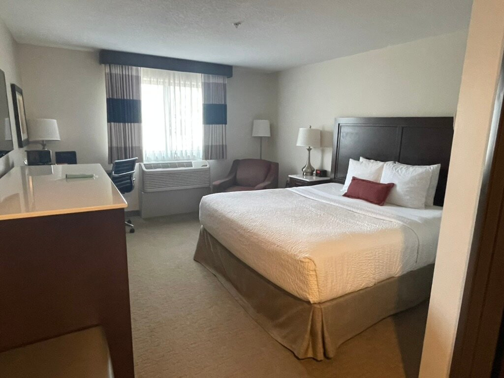 明尼阿波利斯/黄金谷速8酒店主图