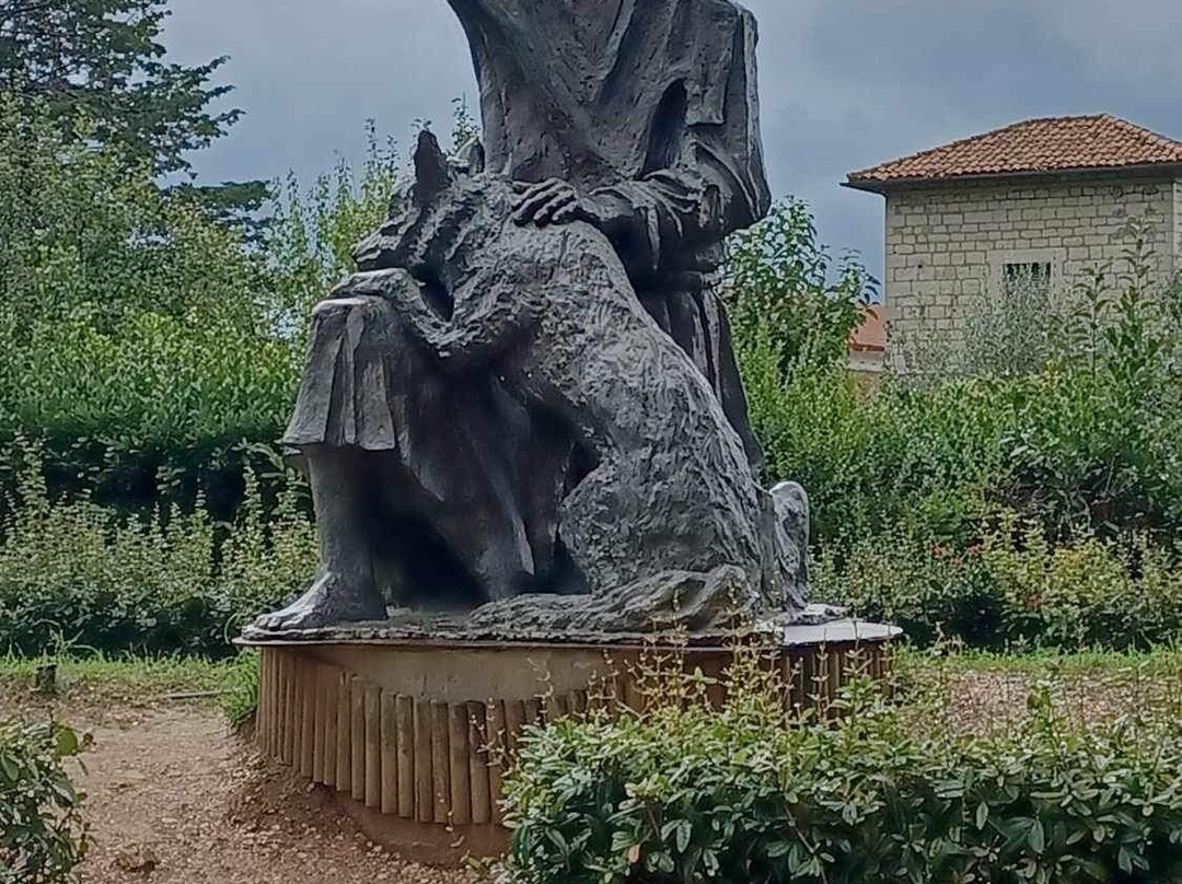 Monumento a San Francesco e il Lupo-古比奥必去景点