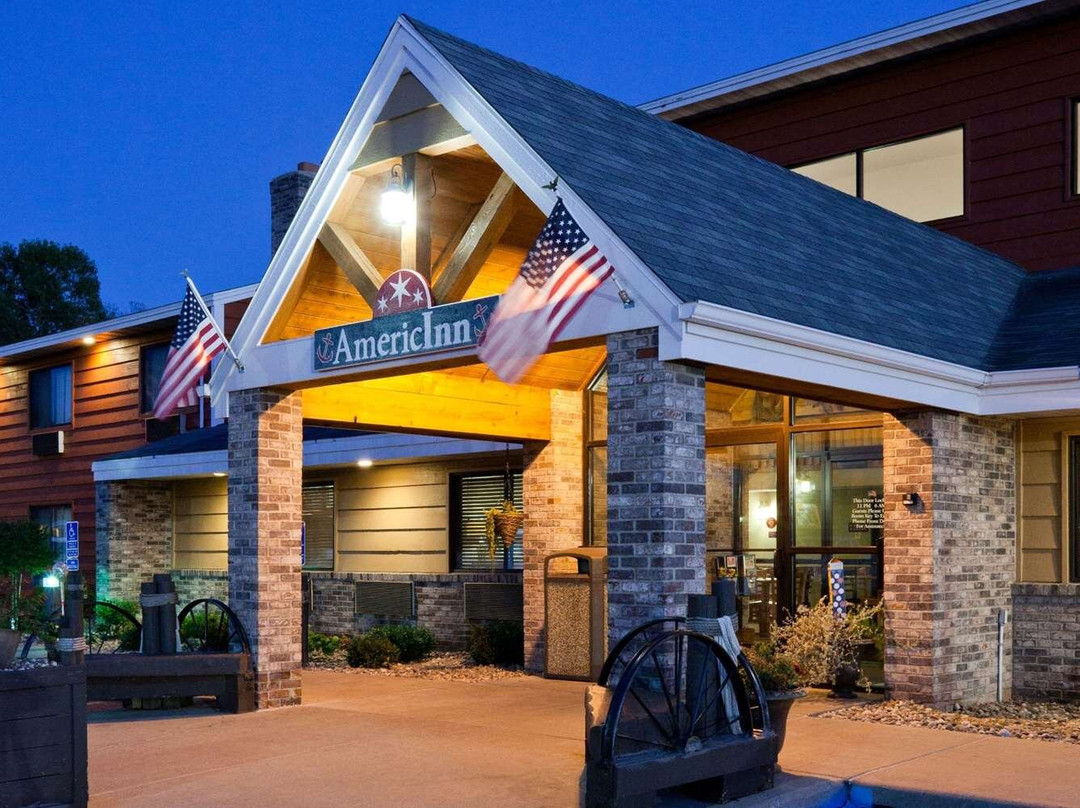 AmericInn Menominee Bayside by Wyndham主图