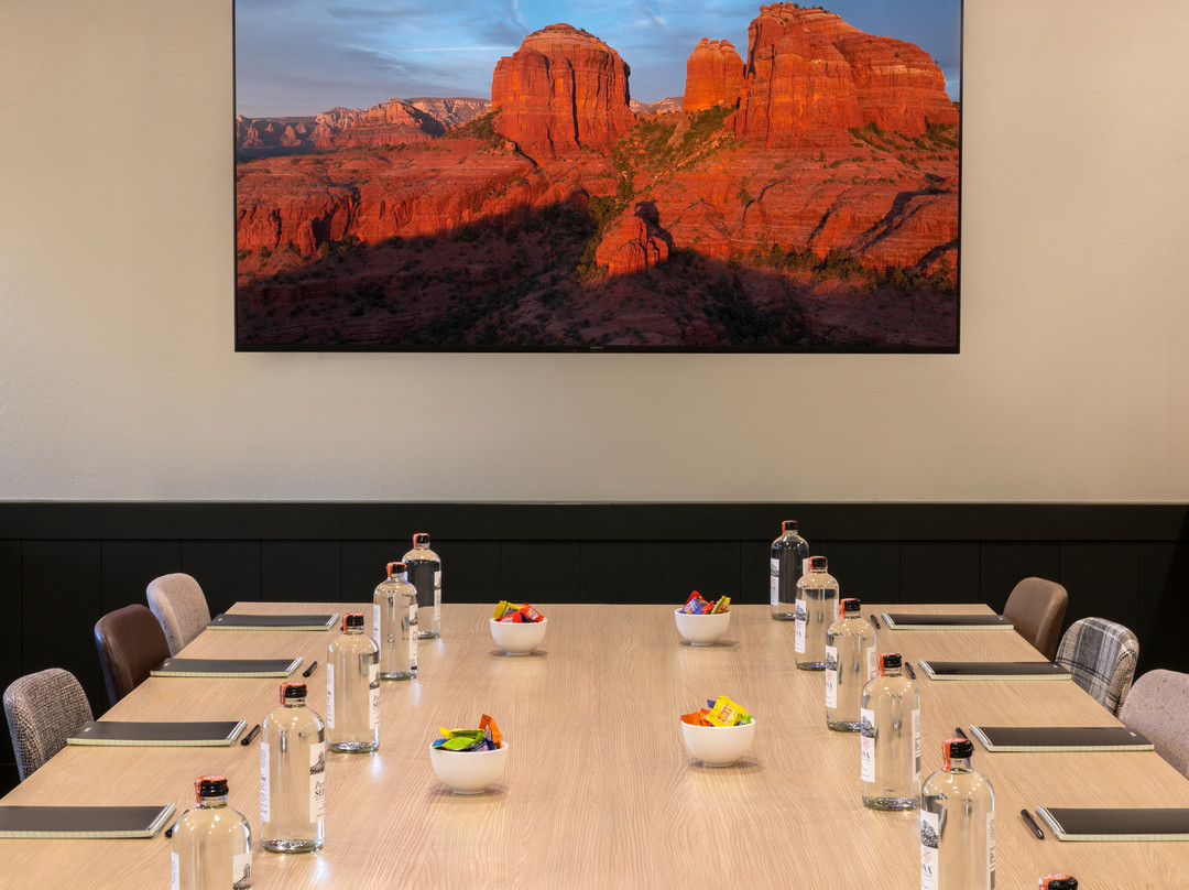 塞多纳利尔旅馆&套房酒店主图