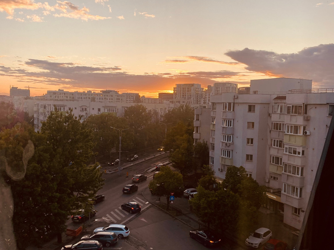 水晶宫酒店主图