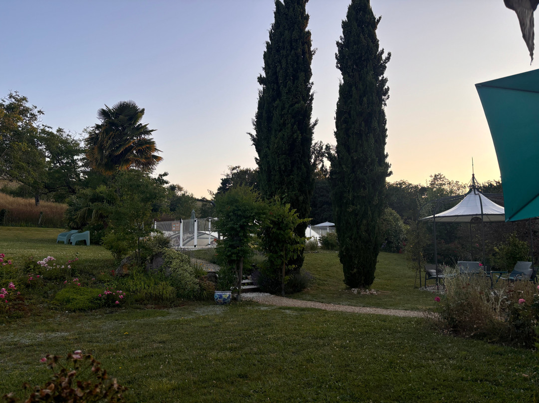 Les Chenes Rouges主图