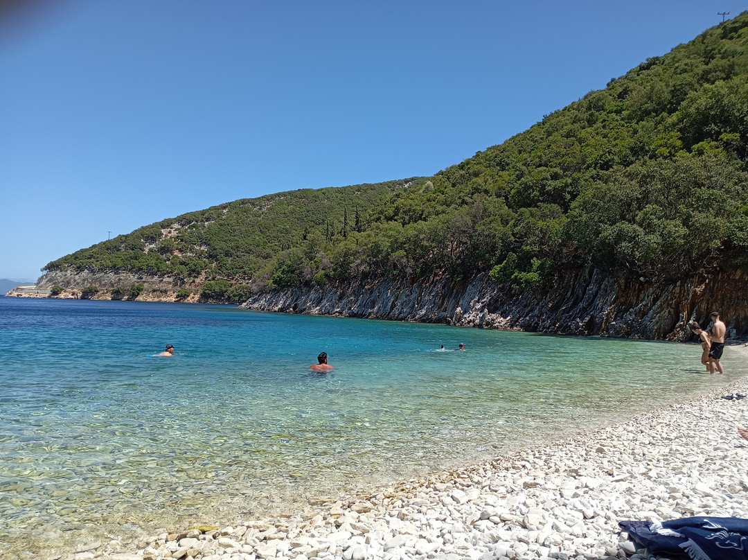 Paralía Fríkes-Frikes必去景点