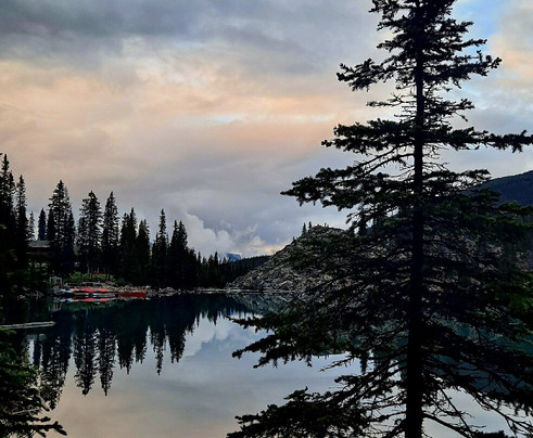 Ten Peaks Shuttle & Tours-班夫必去景点