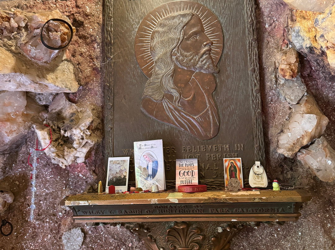 Crystal Shrine Grotto-孟菲斯必去景点