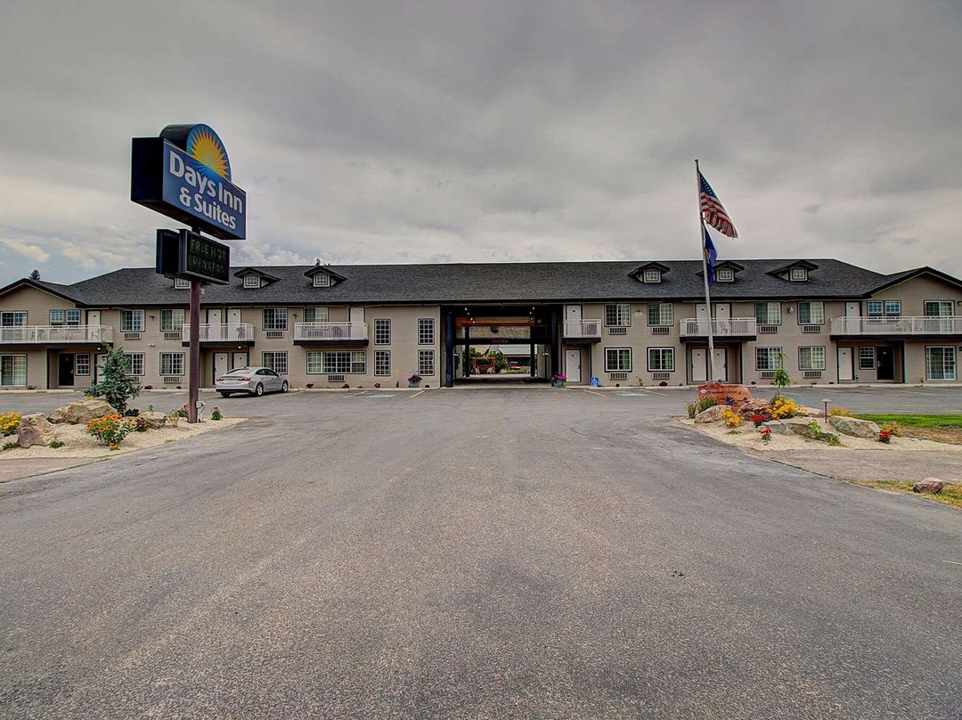 Days Inn & Suites by Wyndham Lolo