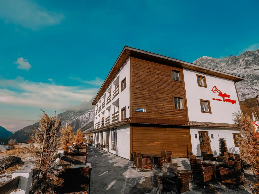 Alpine Lounge Hotel主图