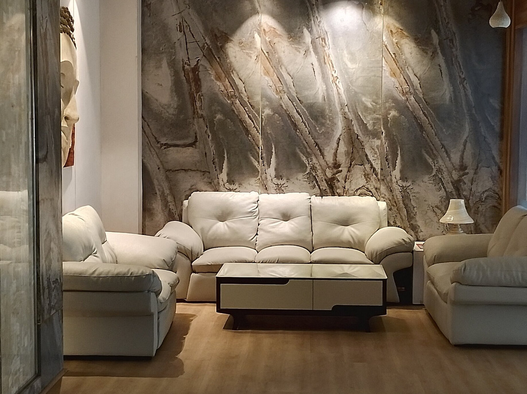 Ratana International主图