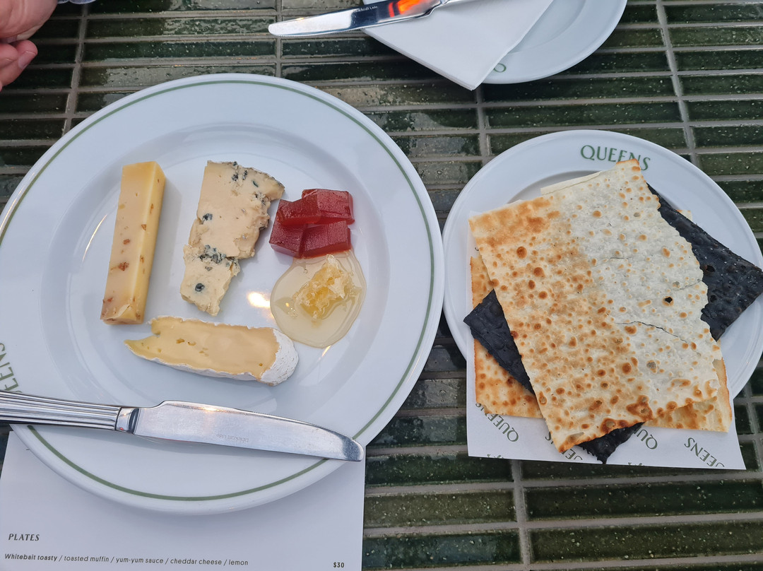 Queens Rooftop And Wineshop