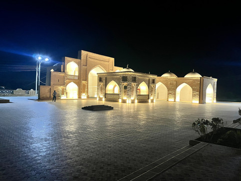 Travel Experts-比斯凯克必去景点