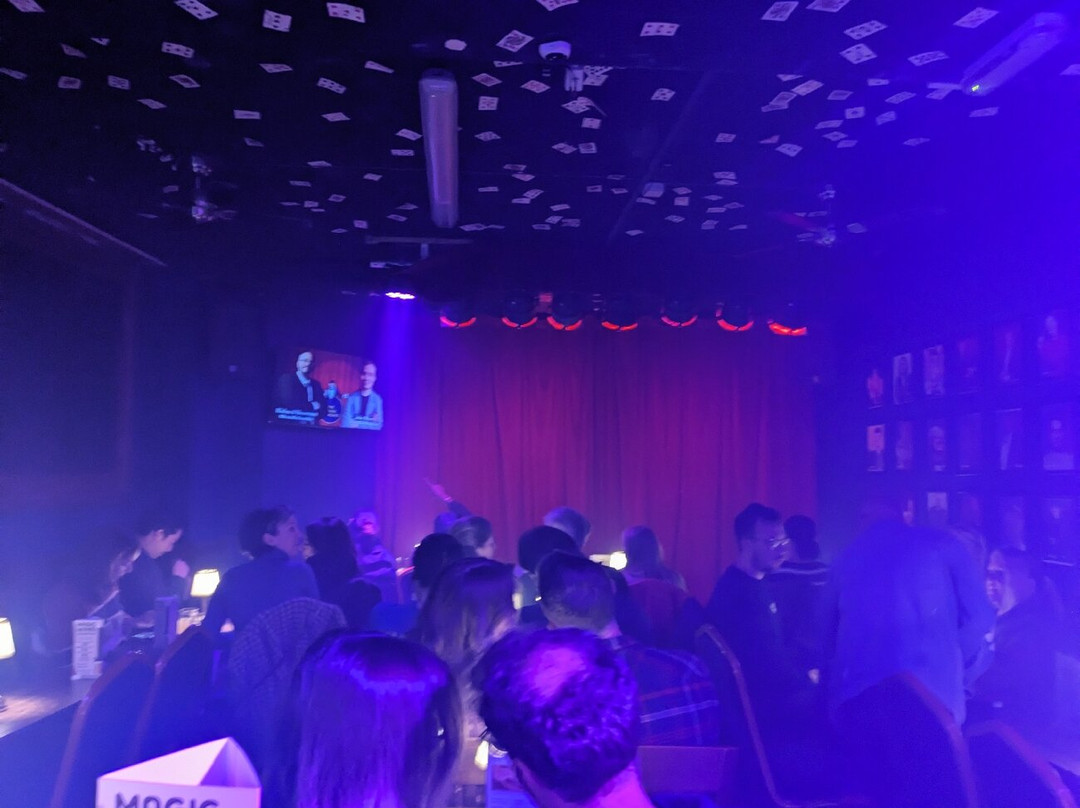 Smoke & Mirrors Comedy & Magic Theatre Pub-布里斯托尔必去景点