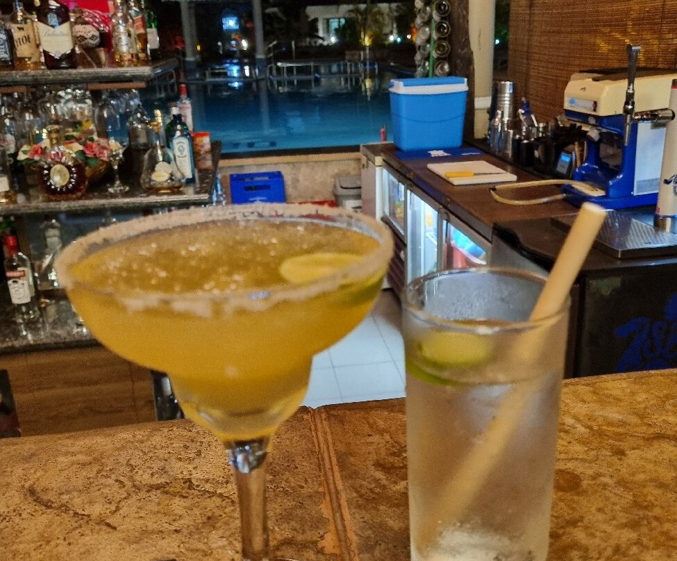 Oasis Hotel Restaurant & Spa主图