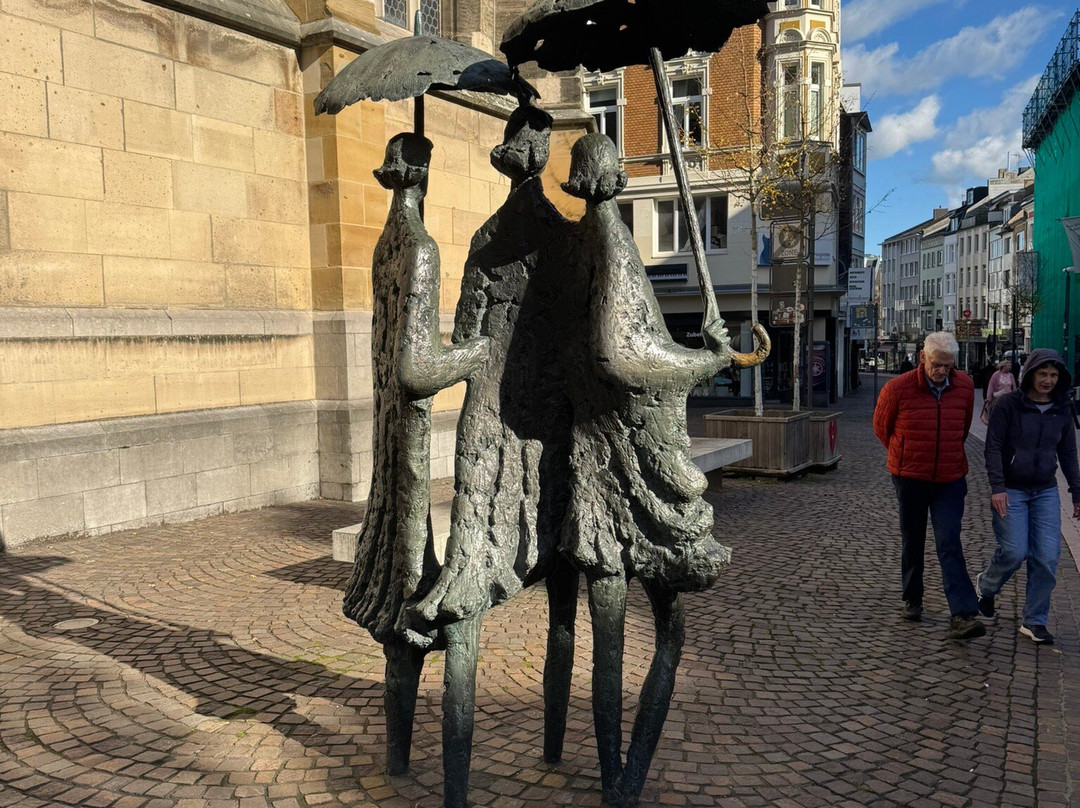 Regenschirmdamen-亚琛必去景点