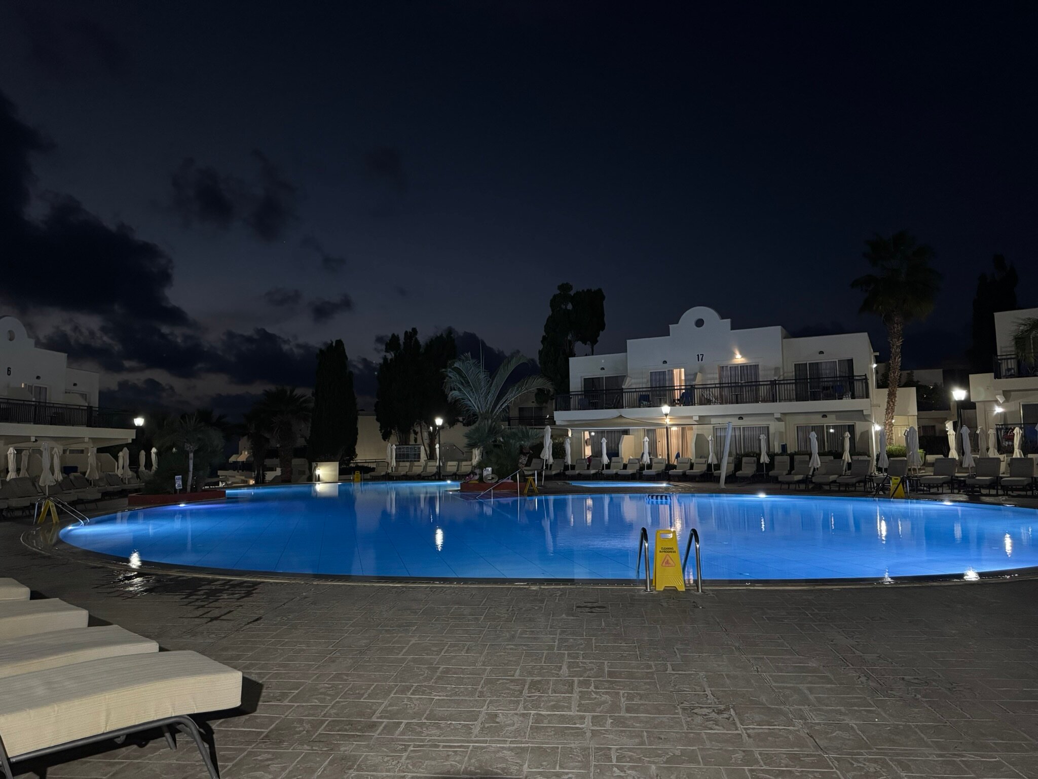 Louis Paphos Breeze-泳池