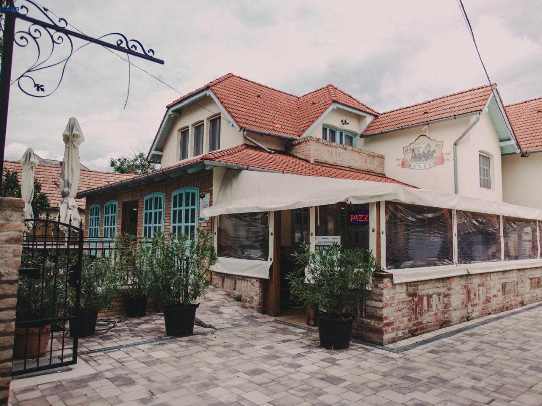 Mezőkomárom酒店住宿-Otosfogat Panzio