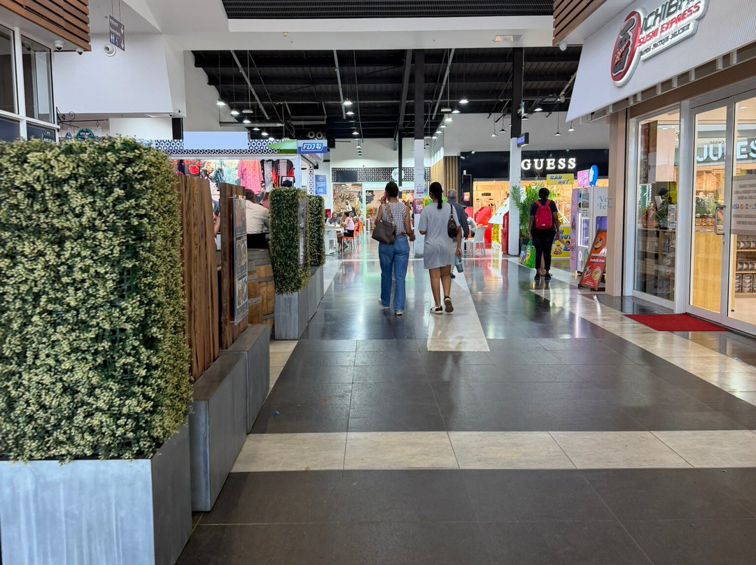 Centre Commercial Family Plaza-Matoury必去景点