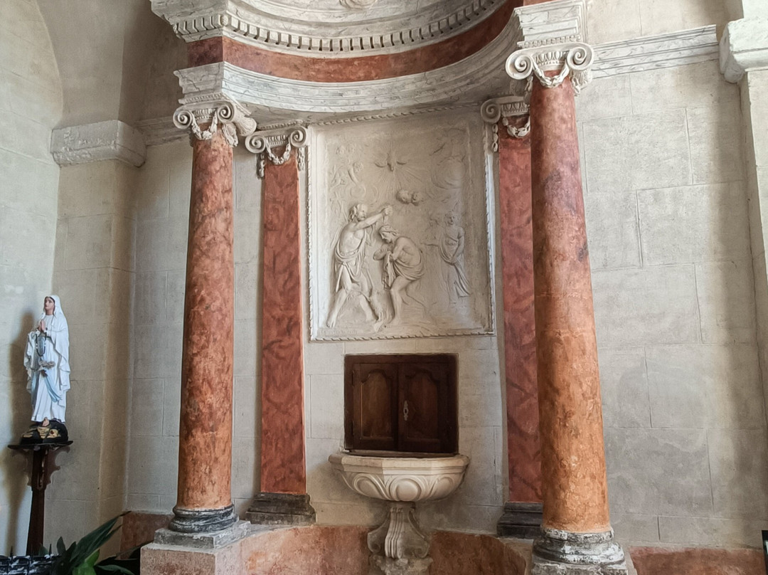 Eglise Saint-Michel-Roussillon必去景点