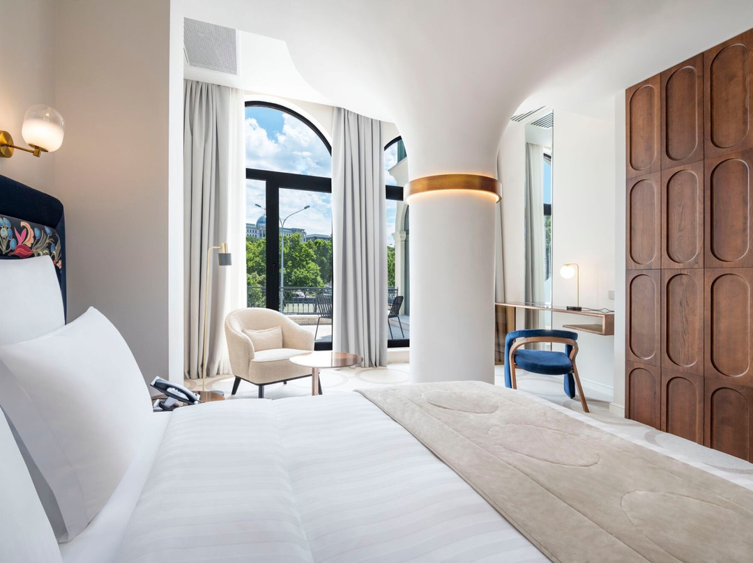 Ambassadori Tbilisi Hotel主图