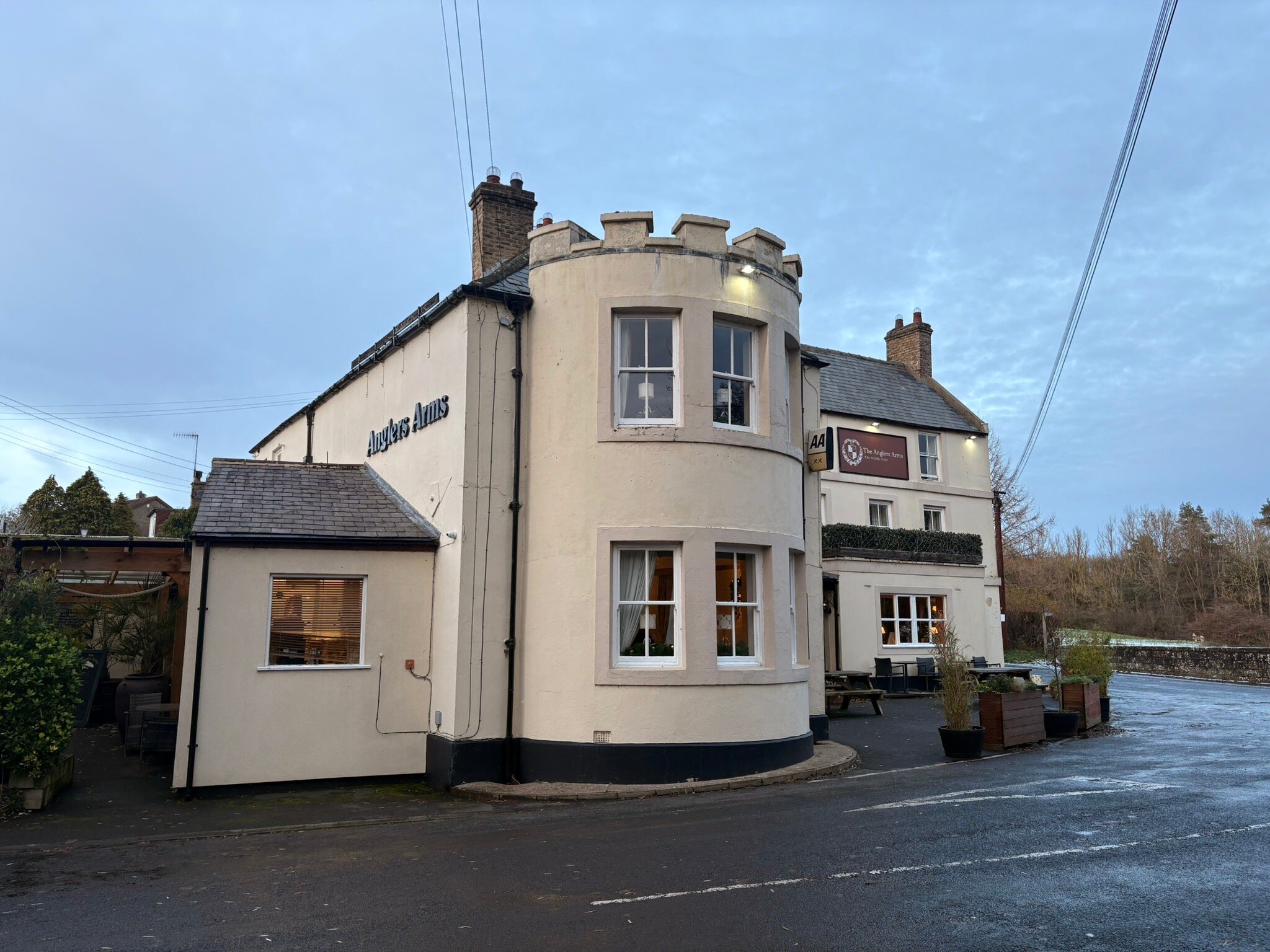 The Anglers Arms-官方