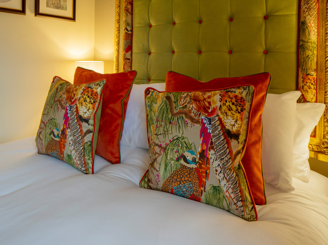 Warwick Arms Hotel主图