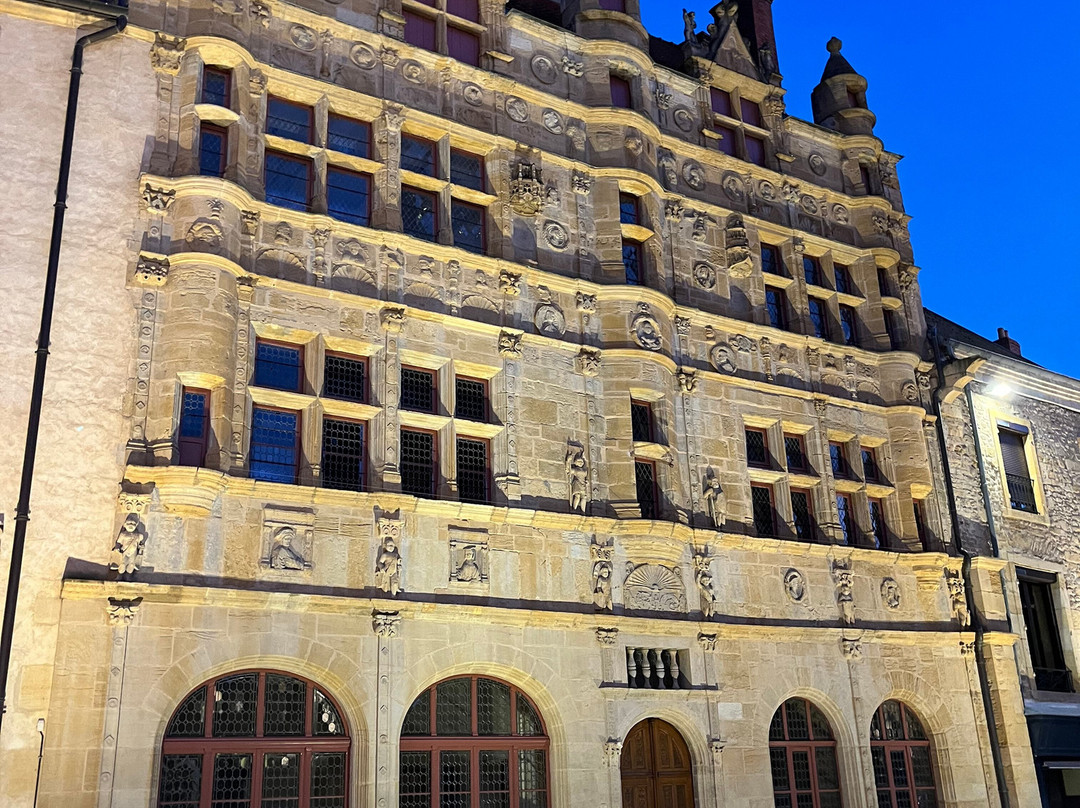 Hôtel de Ville-Paray Le Monial必去景点
