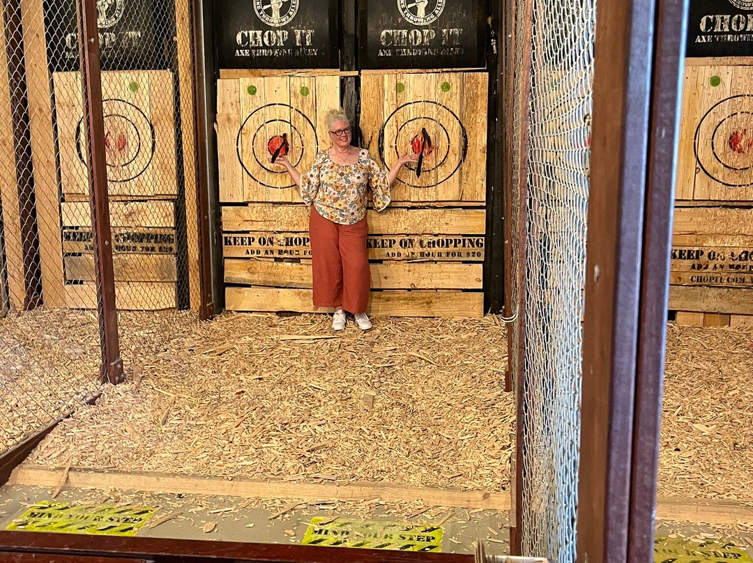 Chop It Axe Throwing & Escape It Rooms-维克多港必去景点