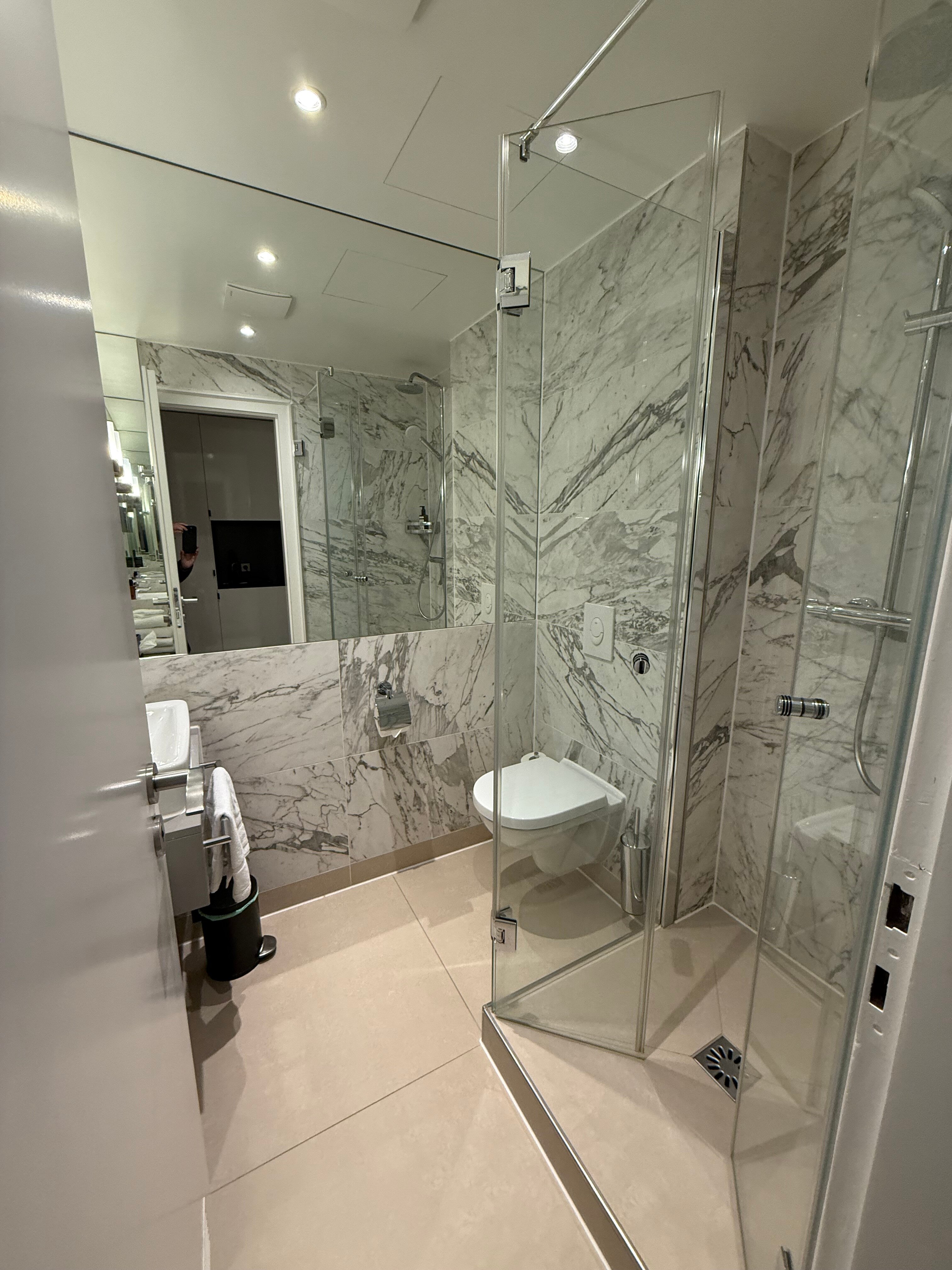 AMERON Bonn Hotel Königshof-浴室