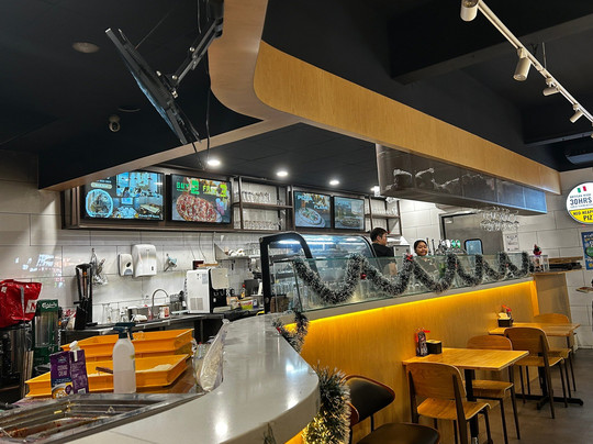 Byond Walls Pizza Bar & Cafe