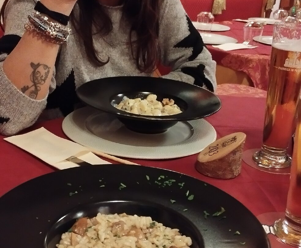 阿德里安娜酒店主图