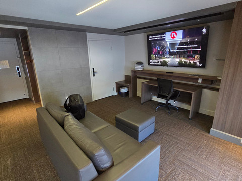 诺曼丁套房酒店主图