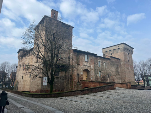 Castello Visconteo-Romano di Lombardia必去景点
