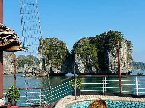 Orchid Trendy Cruises-Bai Chay必去景点