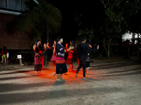 Discovering Laos-琅南塔必去景点