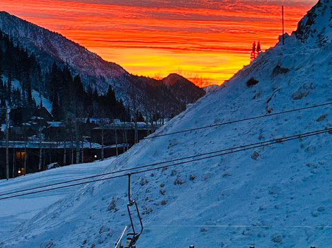 阿尔塔鲁斯特勒小屋主图