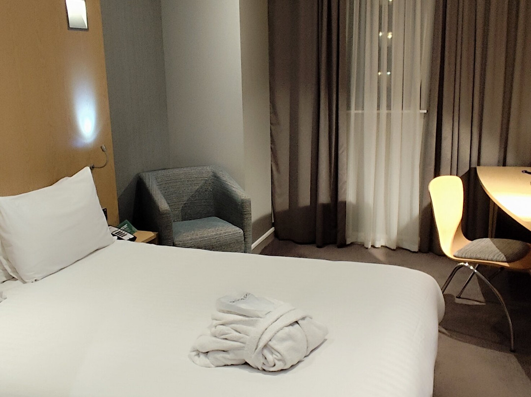 伦敦鲁顿机场假日酒店主图