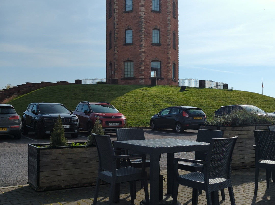 塔楼温泉酒店主图