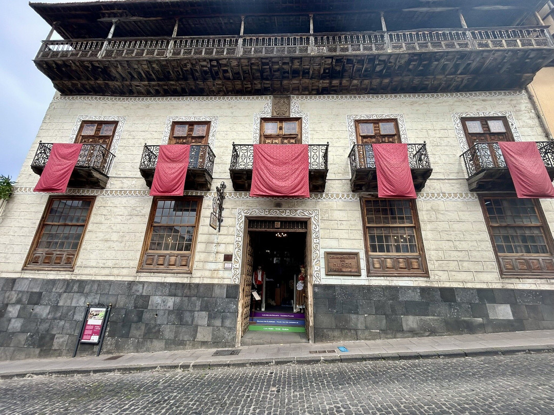 维多利亚乡村大酒店主图