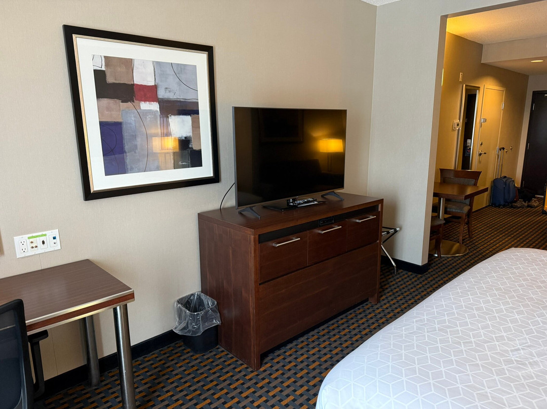 Holiday Inn Express 彭布罗克主图