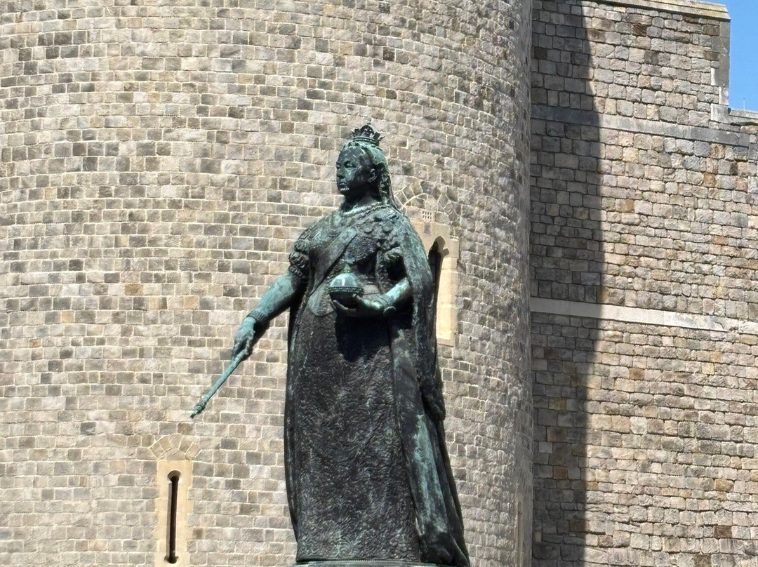 Queen Victoria Statue-温莎必去景点