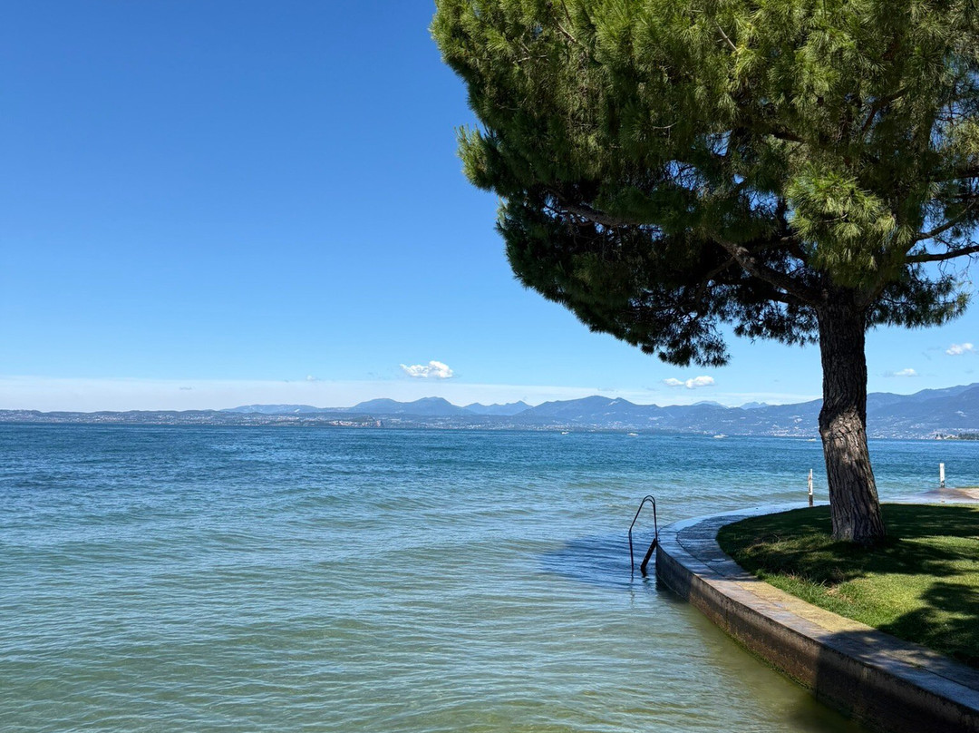 Lido Mirabello Beach-巴尔多利诺必去景点