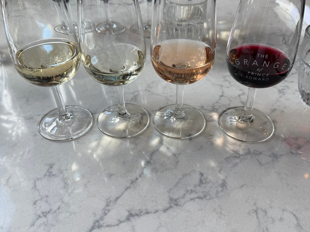 Tina's Wine Tours-Prince Edward必去景点